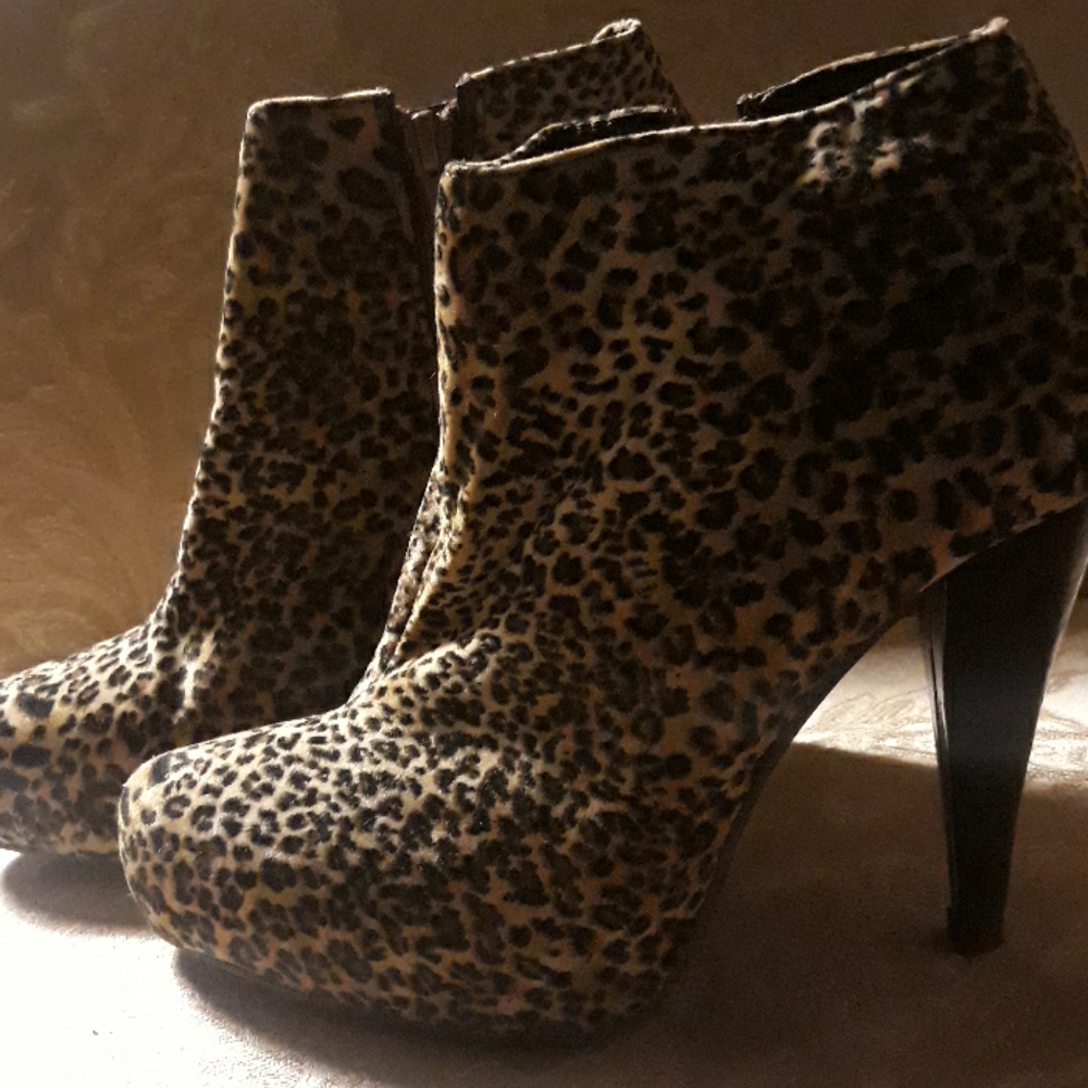 Shoes - Picture 3 of 3
